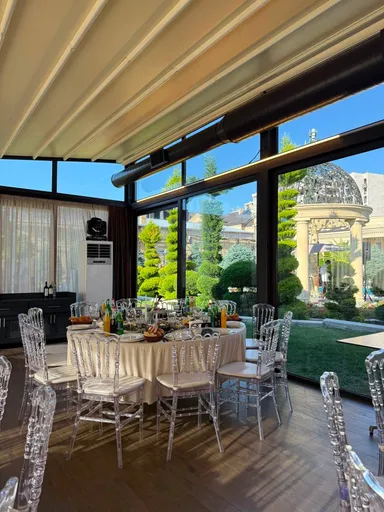 Lanj Pool, Restaurant & Music Hall