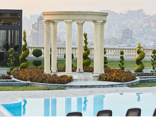 Lanj Pool, Restaurant & Music Hall