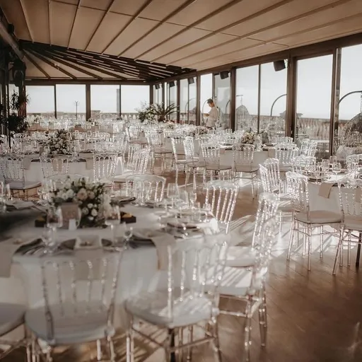 Lanj Pool, Restaurant & Music Hall