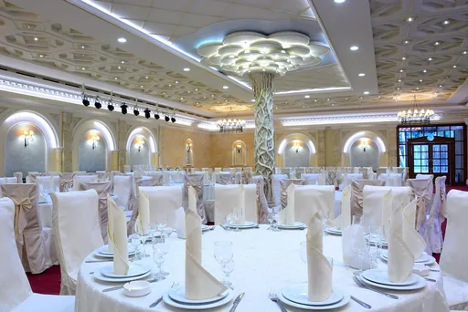 Drakht Garden Hall