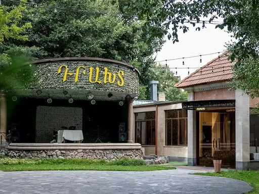 Drakht Garden Hall